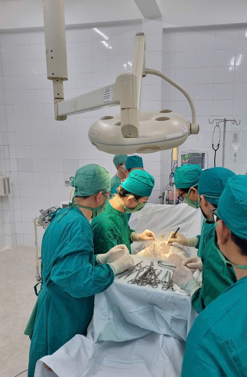 Nguyetj Trien khai phau thuật3