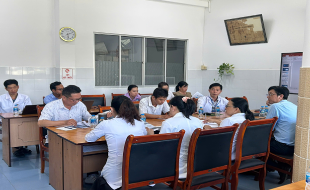 Trung tâm Y tế thị xã Tịnh Biên họp triển khai thanh toán viện phí không dùng tiền mặt